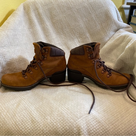 Merrell Heeled Boots Womens size 5 Chateau Oak Mid Lace Ankle Waterproof - Picture 6 of 9